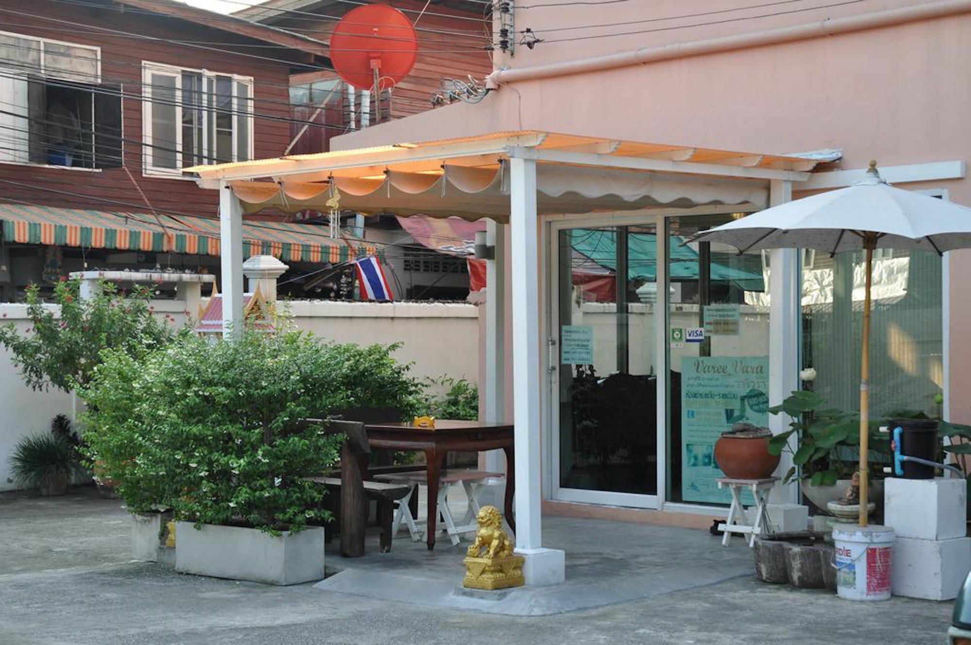 Vareevara Apartment Bangkok Esterno foto